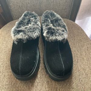Skechers furry mules